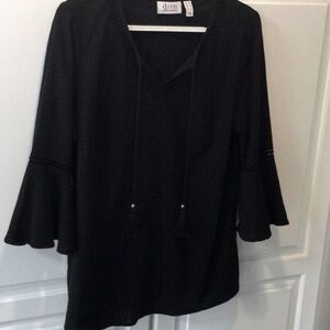 ✌🏼D&Co black peasant style shirt size M